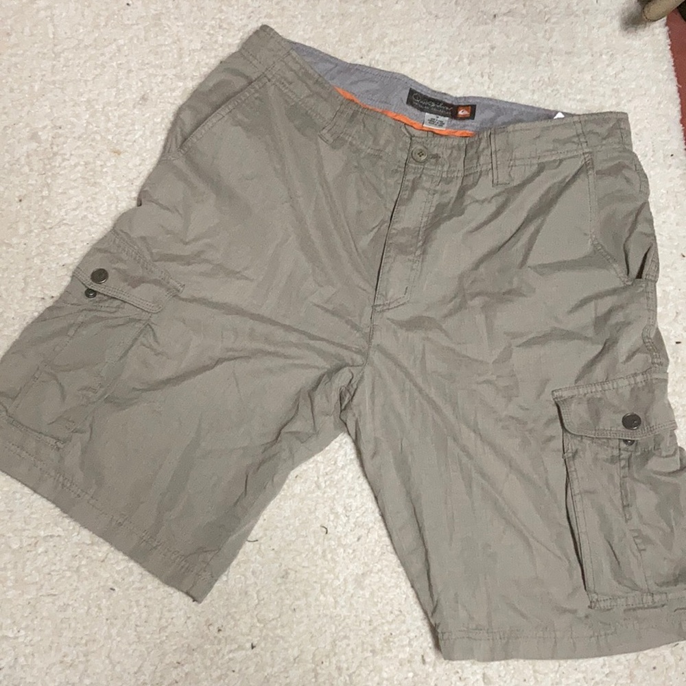 QUICKSILVER MENS CARGO SHORTS